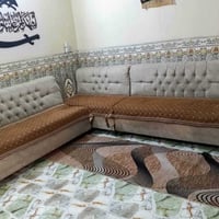 ديوان • ١٠ مقاعد • مقعد تالف