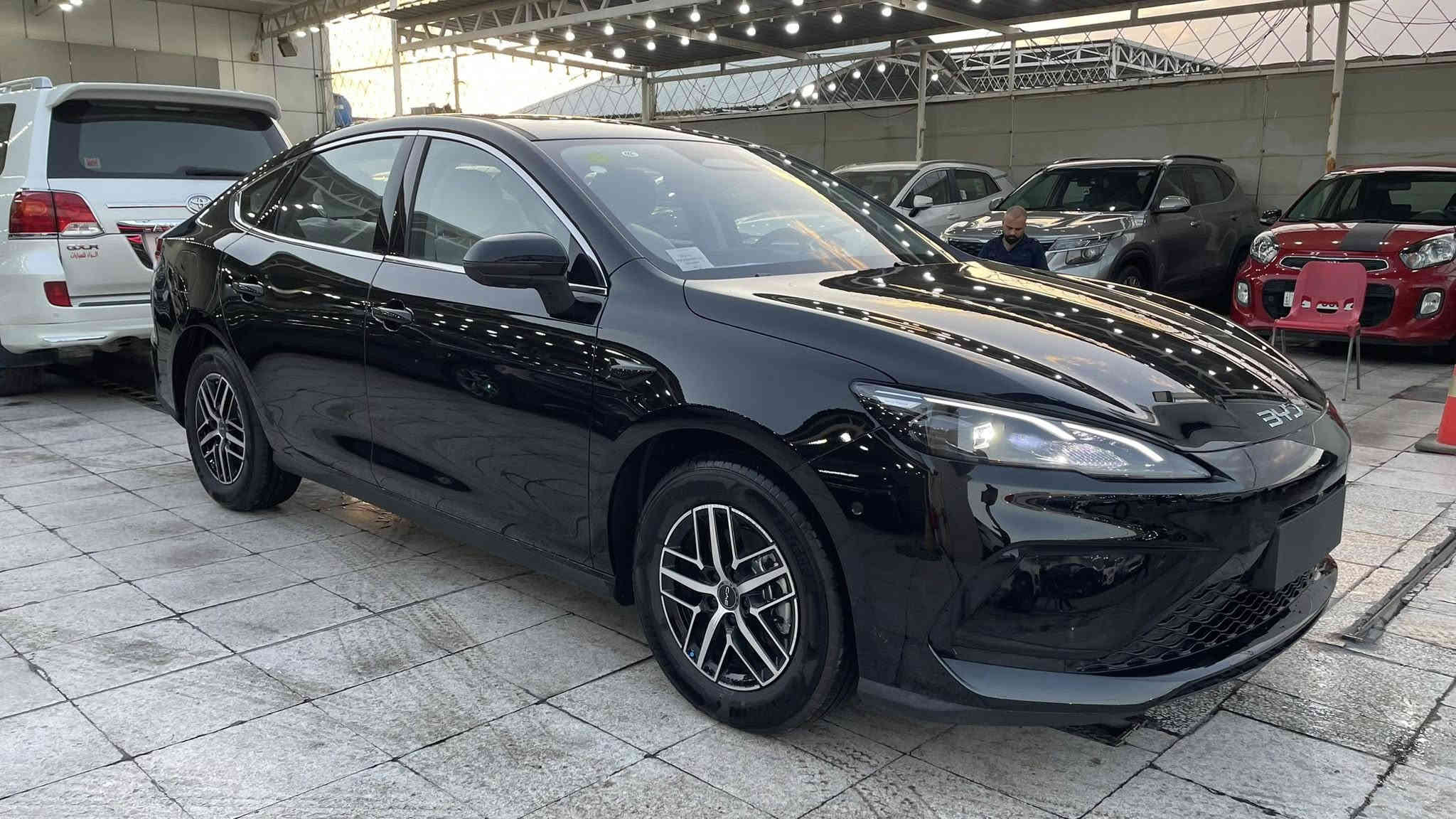 السلام عليكم 
22,000,000  السعر شامل الدلالية صافي 

فول مواصفات 13 كامرة فتحه سقف داخل ابيض 

📞***********

_________________________

توفر لدى معرض الزاد BYD بلگن هايبرد ☑️2025

BYD Sael 5       سيل 5     فول مواصفات  

السعر /🔥🔥🔔22,000,000🔔🔥🔥مليون دينار

انسب الاسعار شامل عقد المعرض ( الدلالية)

معرض الزاد  ***********📞

المواصفات/تتميز السيارة بثلاث انظمة 

 هايبرد & بانزين & كهرباء شحن منزلي 60كيلو تمشيك 

كارت +بصمة + كيبل شاحن والعدة كاملة بالصندوق 

فتحة سقف 

13 كامرة محيطية 

كرسي كهرباء 

داخل ابيض ملكي 

شاشة وسطية كبيرة 

رادار امامي وجانبي 

حساسات

حجم المحرك 1.5

شاشه اصليه 

سايد بريك كهرباء

دشبول شاشه ديجيتال

اوتو هولد

مفتاح التشغيل بصمه 

تشغيل عن بعد تحكمات مقود

اوامر صوتيه

منفذ طاقه

منافذ شحن

مقود جلد حياكه

دخول ذكي

3 وضعيات قيادة

اشاير بل مري

تتسع المقصورة ل 5 ركاب

المقاعد جلد رياضي وكهرباء 

اريل نفكيتر

اناره داخليه LED

لد امامي LED

‏LED بك لايت

قطعتين تبريد 

مثبت سرعة

حجم الاطار 16

مانع تزحلق

شاحنه خلفية

كير ماوس

البطاريه ليثيوم الاقوى والاطول عمرا في عالم الهايبرد 

جميع عدة السيارة في الصندوك 

المثلث _كيبل الشحن المنزلي _فوم الاطارات 

العنوان /معارض البياع _الشارع الثاني _معرض الزاد 

📞***********

📞***********
