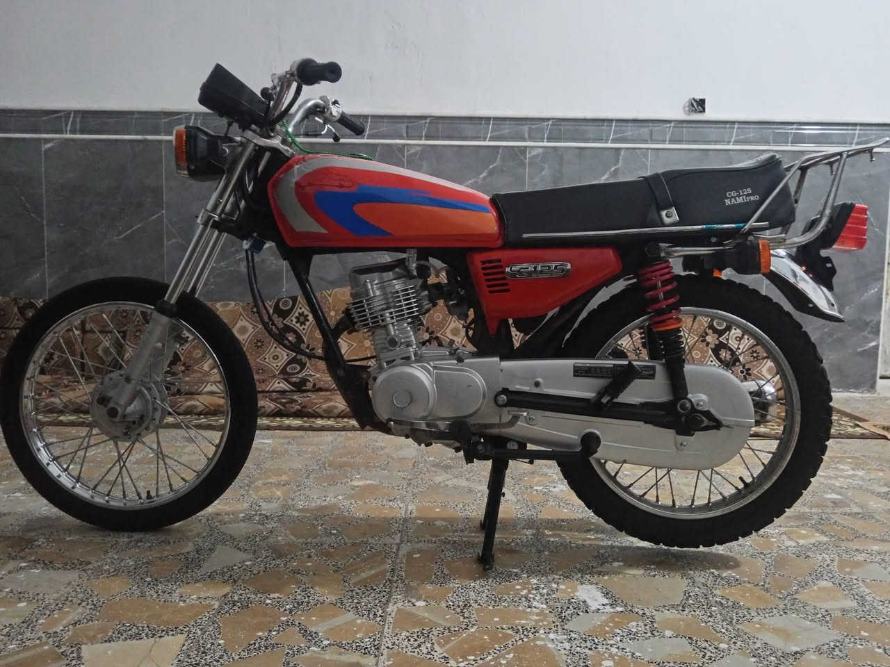 سلام عليكم دراجه البيع موديل 16 وكيل سيد خلدون ميسان دراجه نضيفه  وراق وصوليه بسمي هذه رقمي *********** ✋$. 850وبيه مجال
