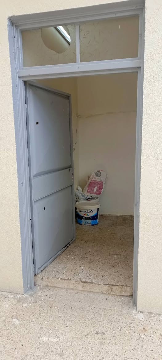 دار للايجار حي الساهرون
 بالقرب من اسواق عيسى 
مساحة الدار 100متر 
غرف نوم هول حمام  مطبخ استقبال 
للاستفسار الاتصال على الرقم 
***********
