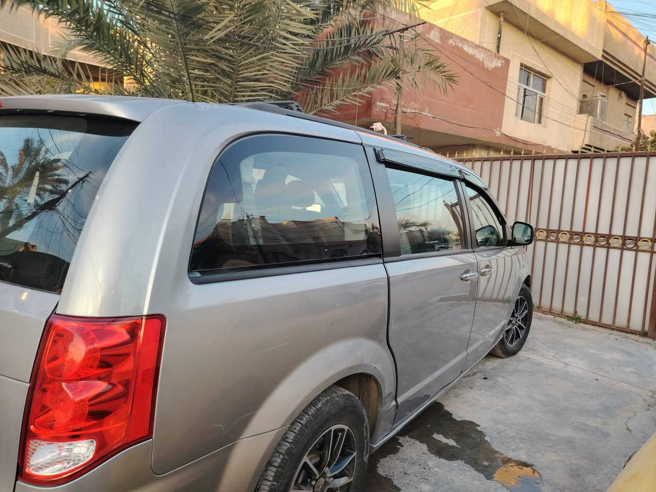 سيارة دوج كرفان 2018 للبيع
الرقم ديالى

التبريد ثلاث قطع

السيارة نظيفة

مكان السيارة بغداد المشتل

السعر ١٤٨ ورقة وبيها مجال بسيط

للتواصل.

***********
