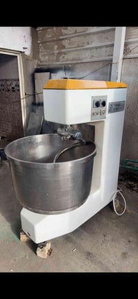 07715586600