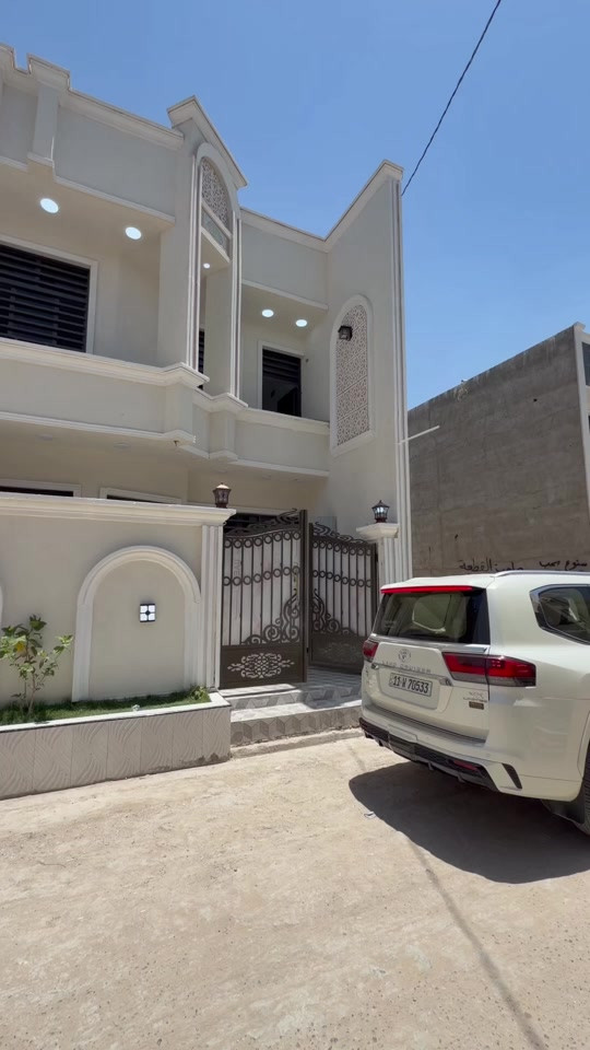 للبيع منزل بمساحة 120 م² 💰 السعر: 100 مليون (قابل للتفاوض) 🏠 مواصفات المنزل: الطابق الأول: * استقبال * جلسة عائلية * مطبخ * غرفة نوم * منور * خدمات صحية داخلية * خدمات خارجية الطابق الثاني: * 3 غرف نوم * خدمات صحية * هول 📞 للاستفسار: ***********
