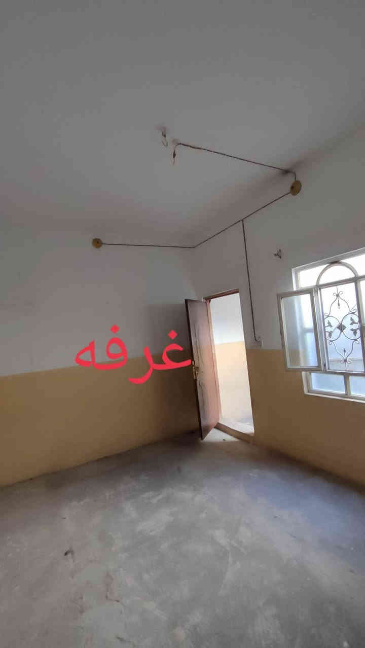 شقه ١٠٠ م للرهن عسكري مدارس منطقة الساده البوغنيمه غرفه وصاله ومطبخ واستقبال ب13 مع المجال ***********
