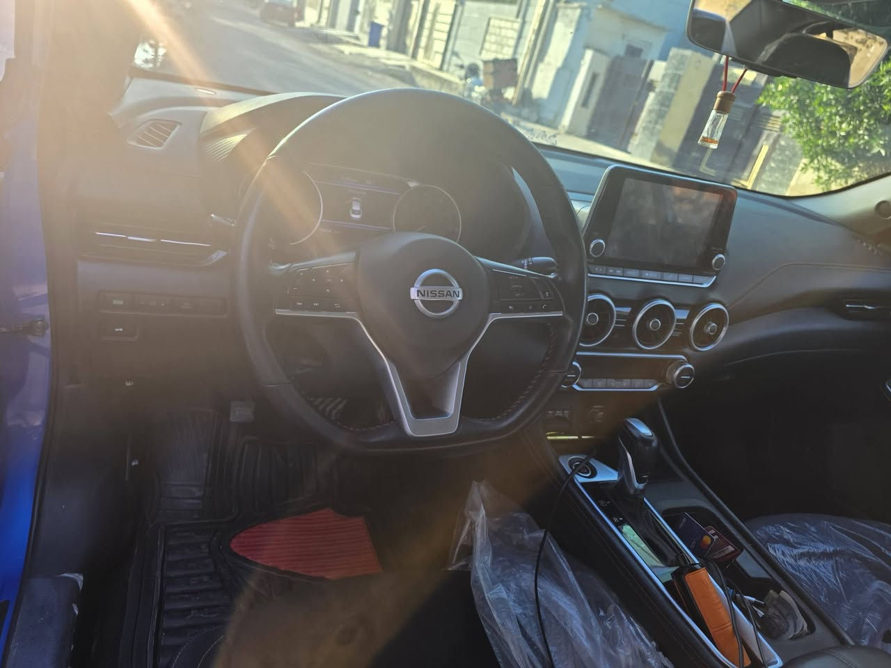 سنترا sr
2022
الضرر جاملغ خلفي مخدرات بدون ضربه والباب مبدل بلادي 
ماشية 37 الف ميل 
***********
