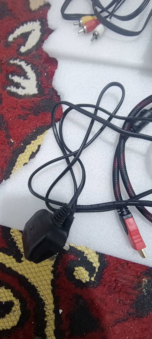 السلام عليكم شباب عندي بلاي سلم جديد صار له اسبوع من اخذته اريد ابيعه البلاي يحتوي على وايرين شحن للاحتياط واير HD  4 كي واير تشغيل البلاي للبلازما واذا عندك تلفزيون اطيك وياه مال صوت فيش وجوستكات جديده امانه الله والبلي موجود حاليا جديد اذا حاب تشتري مكاني نجف مكرمه او   البلي السعر100الف وبي مجال حك جيتك بي15 لعبه وياه منهن جي تي اي و كريتوس وسباق سيارات و سبايدرمان وحرب وبيس 2020للاستفسار(***********)
