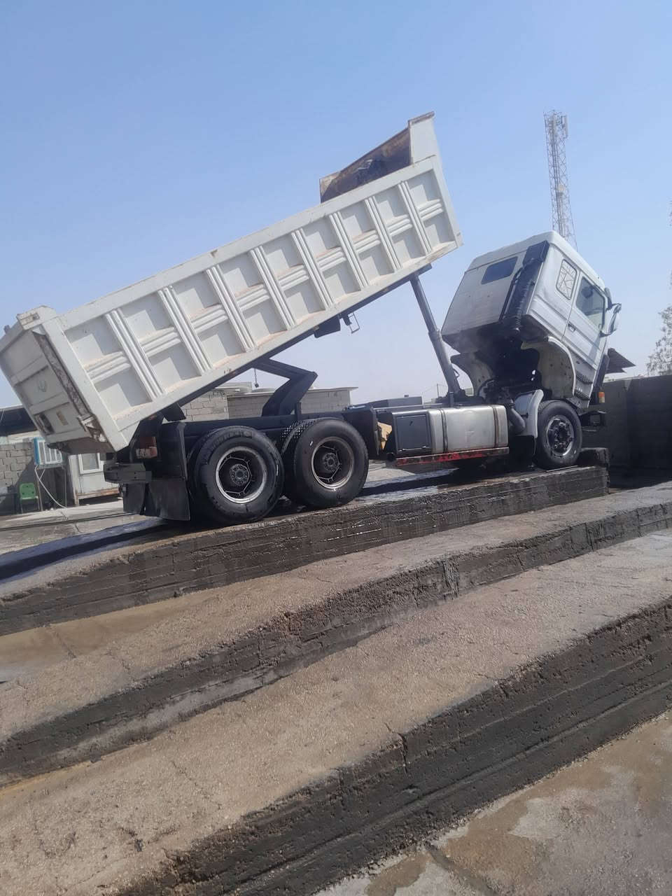 سلام عليكم اسكانيا للبيع ١١٣ مكينه ١١٣ مجموعه خريطه كير ٣x٣ شاصي ابو ١٠ سعر ٢٨٠     ***********
