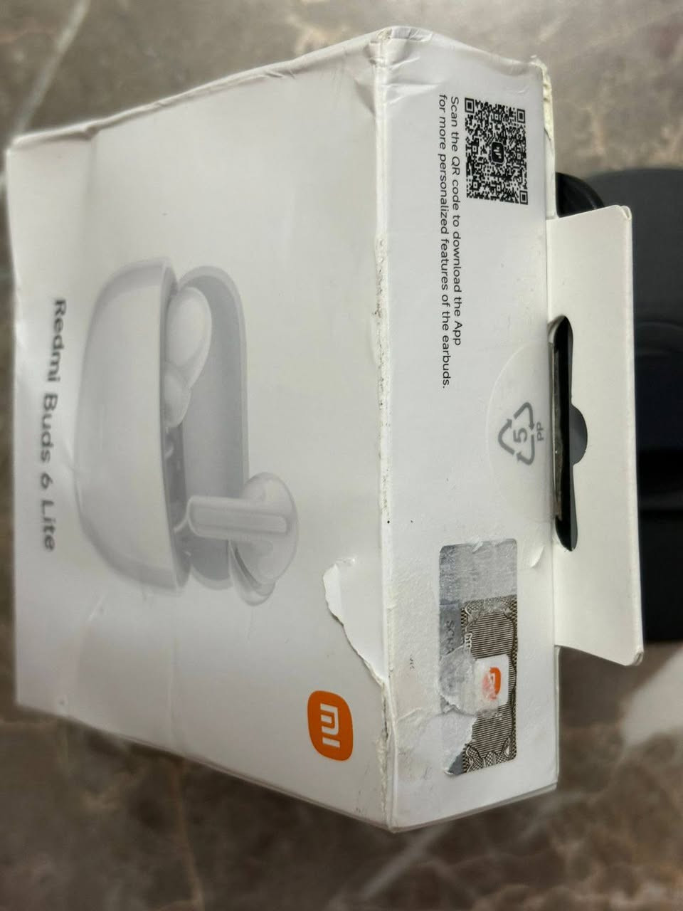 متوفره سماعات ريدمي Redmi Buds 6 lite ب 25 الف مع التوصيل استخدام بسيط جدا نظافة 100/10

تتميز بخاصية إلغاء الضوضاء النشط (ANC) بعمق يصل إلى 40 ديسيبل. 

عمر البطارية يصل إلى 7 ساعات من تشغيل الموسيقى بشحنة واحدة، و38 ساعة إجمالاً مع علبة الشحن. 

تحتوي على مشغل ديناميكي من التيتانيوم مقاس 12.4 ملم. 

ميكروفون مزدوج مع تقنية تقليل الضوضاء بالذكاء الاصطناعي للمكالمات الواضحة. 

تدعم اتصال بلوتوث


**إذا كنت صاحب هذا الإعلان وتريد حذفه لأي سبب، رجاءا أرسل رسالة إلى الدعم الفني**