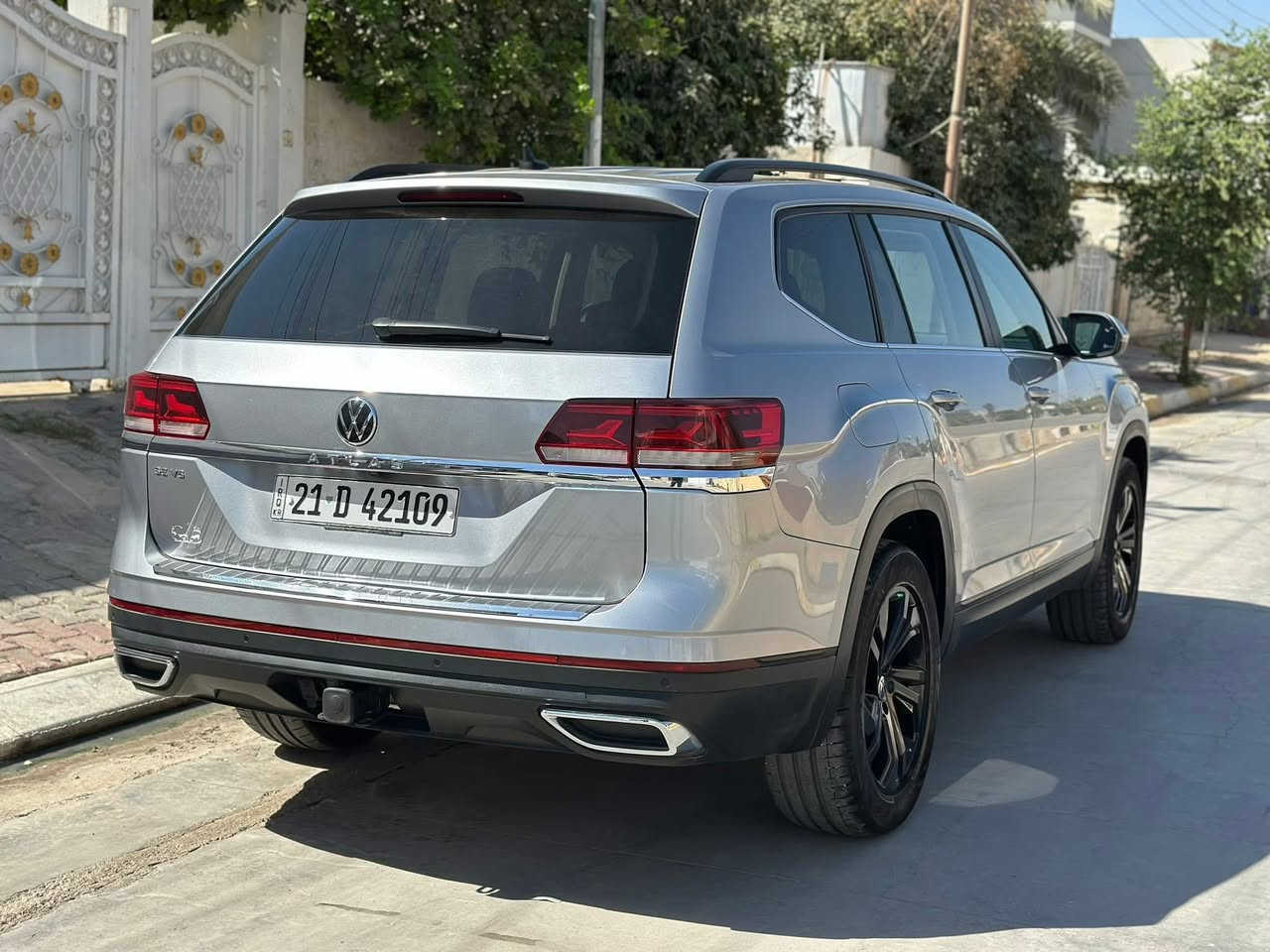 اطلس SE 2022
حجم المحرك V6 سلندر (3.6L)
عداد المسافة 60  الف مايل
ضرر :كما موضح في الصور فقط اقل من شبر 
بيها صبغ بدون دواخل بدون ايرباك
و بيها كم قطع صغير بارد حسب ما موجود
بالصور
*********** موجود واتساب
بصمة تشغيل
بصمة أبواب
تشغيل عن بعد (Remote Start)
تبريد 3 قطع 
صندوق شفط كهربائي
فتحة سقف سلايت
رادار أمامي (تحديد مسار)
رادار جانبي (نقاط عمياء)
رادار خلفي (تحذير من الاصطدام)
كاميرة
تحكم وضعيات القيادة Drive Modes
تبريد مركزي لمس
كشنات جلد+تدفئة
هاند بريك بصمة
Android Auto 
Apple Car Play
مانع انزلاق+ABS
شاشة كبيرة لمس
حساسات خلفية+ كاميرا 
تحكمات استيرن
اوتو ستارت Auto start 
اوتو ستوب Auto Stop 
وبقية المواصفات المعروفة
سنوية جديدة و بطاقة بانزين بيه
