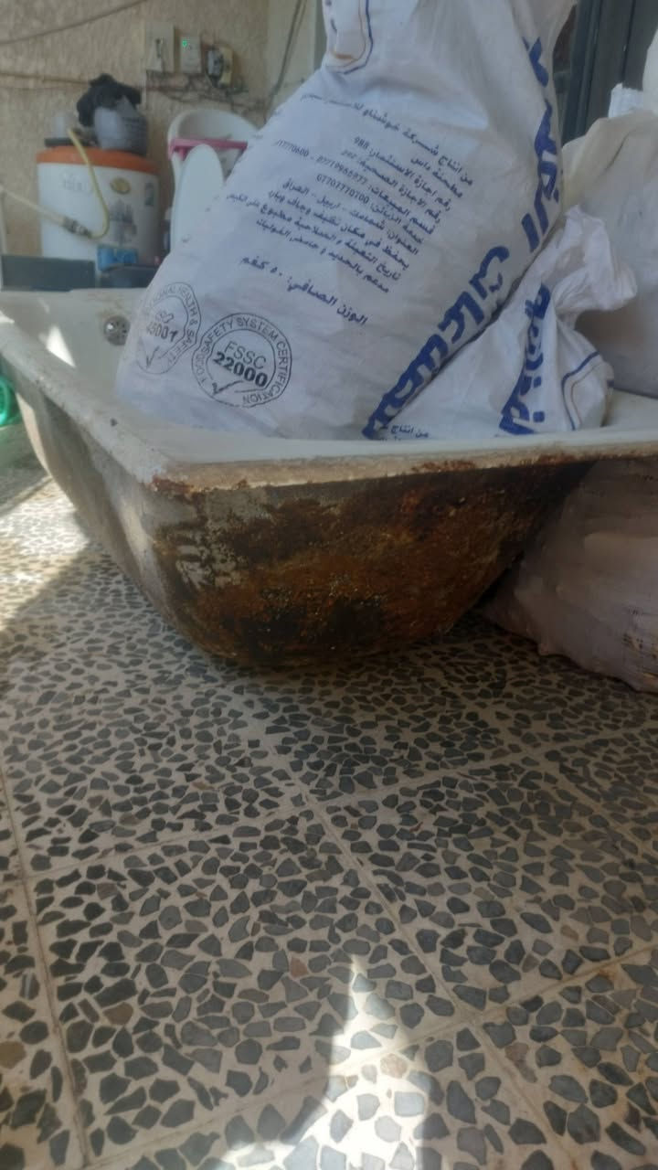 بانيو حجم كبير مابي شي شوية زنجار  أريده ب٥٠ 
عنوان /عامرية _قرب نادي الخطوط
هاتف/***********ام حسن
