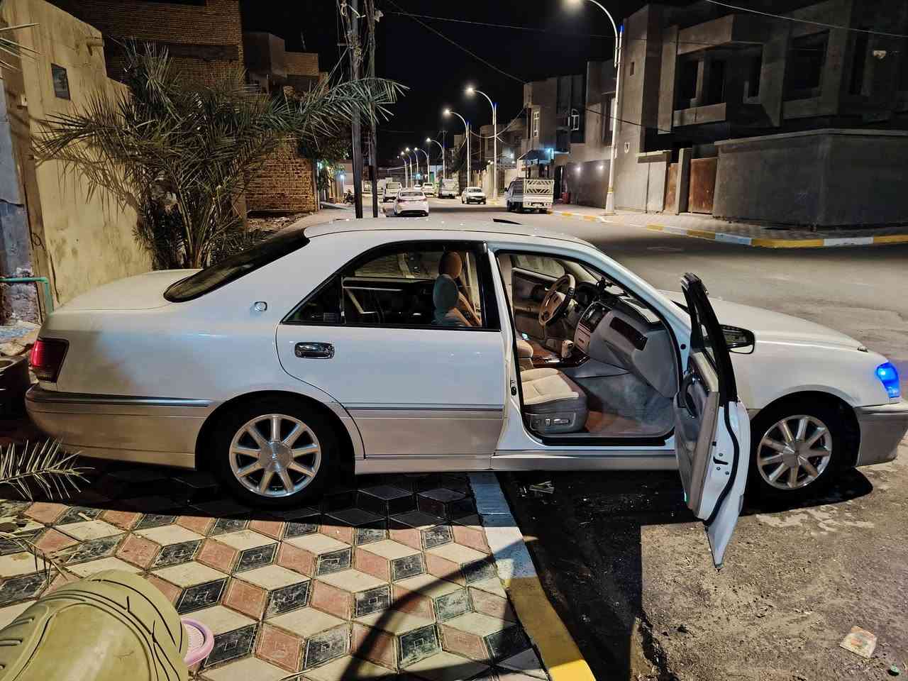 السلام عليكم للبيع ملكه فول 4 دكم كرستال مكينه ففي تي وكال من المالك فقط كمرك ما مدفوع ما عليه اشارةحجز دك حاسبه وين مايعجبك 85 وبيه مجال ملاحظه مكفوله من الكص ***********
