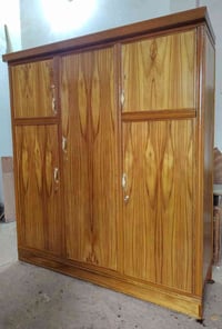 كنتور ٣ ابواب وملحق كلش نضيف اي ضرر ما بي صبغ تلميع يدات قفاله كله كام...