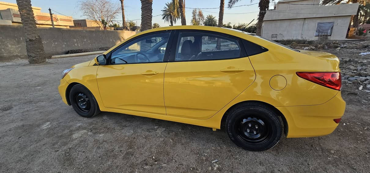 سلام عليكم 
اكسنت موديل 2013 وارد امريكي 
رقم بغداد انكليزي الجديد 
مكينه 1600
ماشيه 138 
حادثها باب السايق ومبدل بدون اي دواخل 
السياره كامله وبدون اي نقص 
مكينه كير كفاله عامه من الفتح والتبديل 
تبريد شغال صدر امامي خلفي جديد 
تخم تاير جديد سياره جاهزة من كلشي 
كهربائيات كلها شغاله 
السياره باسمي وشرط التحويل 
مكان السياره بغداد الكرخ  
***********
