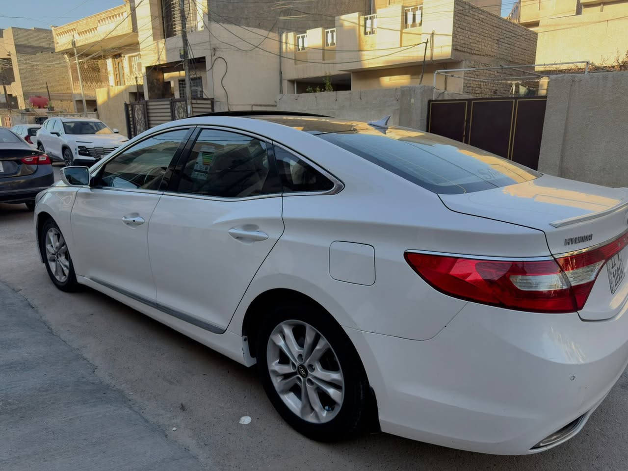 هونداي ازيرا 2014 خليجي
محرك V6
رقم بغداد انكليزي وباسمي
هزه جديدة
حساسات خلفية
مري شفط
تحكم ستيرن جهتين
اشاير بالمري

بلوتوث + Aux + USB

بانوراما
كشنات جلد
كشنات امامية كهرباء
تبريد قطعتين
3 بردات

بيها صبغ بين الباب والجامع قليل وباب كيلر بدون دواخل
السعر 120وبيها مجال
العنوان بغداد الدورة

للاتصال: ‭0772 454 6915
