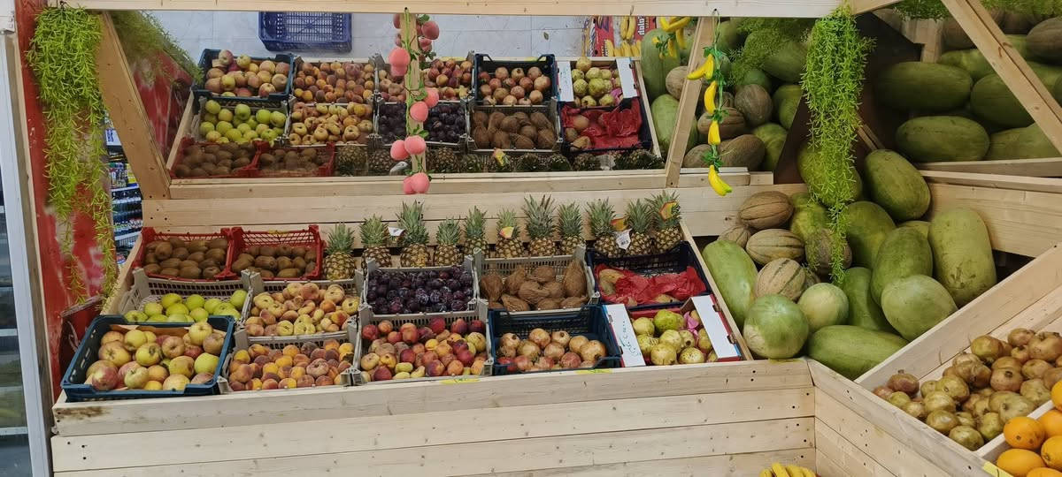 سلام عليكم ميز مخضر شغل درجة اولى كلفنه مليون و ١٠٠ نريده ب ٦٠٠ وبي مجال مكانه حي ميسان القياسات 3x3x3 وعرض متر تقريباً ***********
