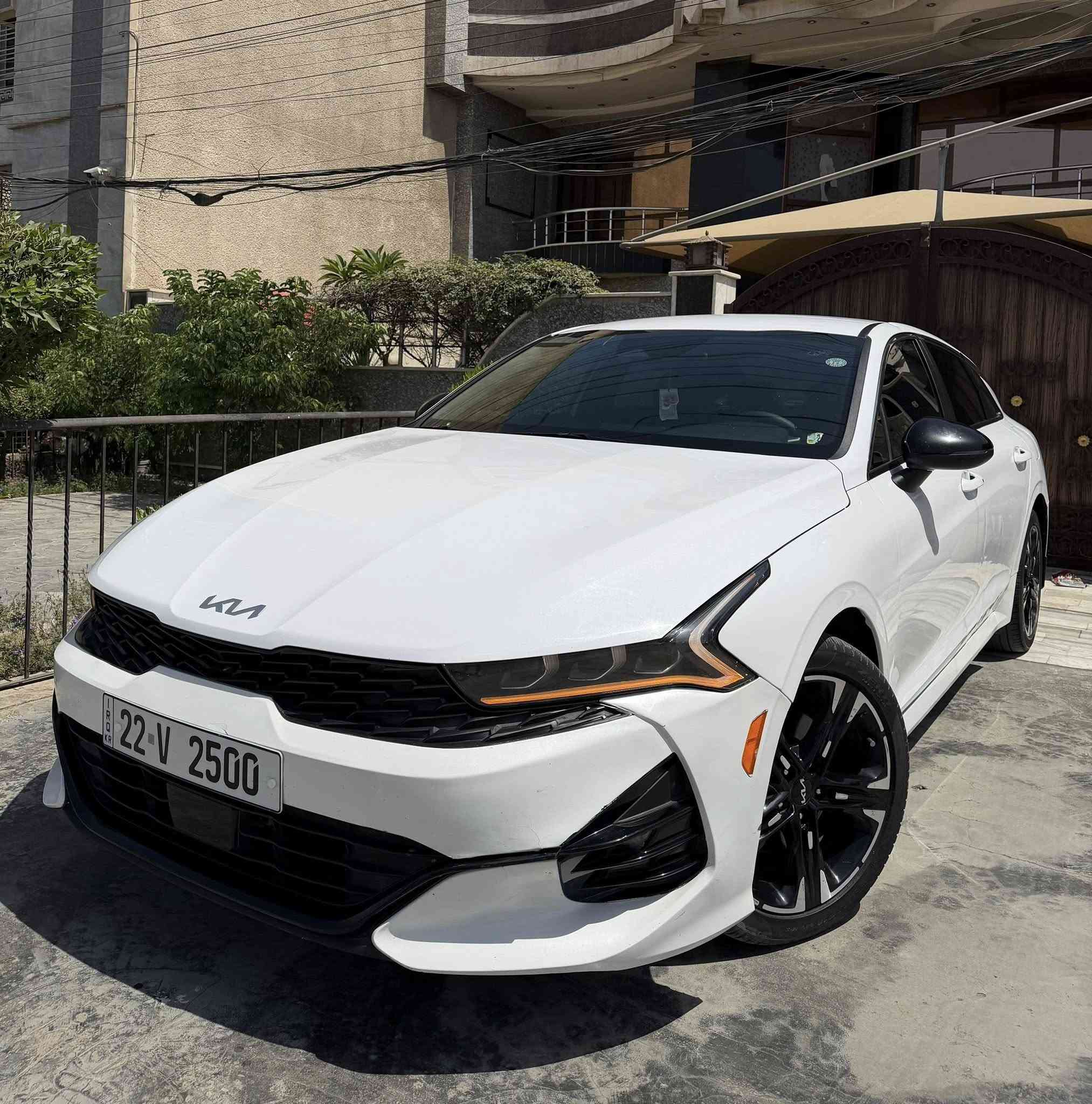 🚘 للبيع Kia K5 GT-Line موديل 2024
📍 رقم أربيل تحويل ثاني يوم
📍 المكان: بغداد – المشتل
السيارة مظللة بالكامل ولديها رخصة رسمية من دائرة المرور
✅ بدون دواخل
✅ بدون إيرباك
✅ جاملغ أمامي طخة بسيطة صبغ ع كد شبر ابيع قطعة 
✅ باب السائق كلير أمريكا
✅ الباب الخلفي بارد بسيط  عكد شبر
✅ الجاملغ الخلفي صبغ 
✅ القبغ الجنطة بغصه عكد شبر مال تحميل

🎨 اللون: أبيض
🔥 محرك 1600 تيربو
جاهزه السياره من كل النواحي ومابيها نقص 
🌟 المواصفات:
• داخلية ماروني مغلفه ارضيه بل كامل رياضي
• كشنات جلد + تدفئة
• ستيرن تدفئة
• تشغيل عن بعد
• بصمة + هاند بريك بصمة
• شحن هاتف لاسلكي
• قيادة ذاتية على الخطوط السريعة
• مثبت سرعة / ماشيه 60
• AUTO HOLD
• أوتو بريك
• كير أوتو + عادي

🛡️ أنظمة الأمان:
• ABS
• مانع انزلاق
• حساسات إطارات
• رادار أمامي وجانبي
• مراقبة النقطة العمياء
• رادار الخطوط البيضاء
• توقف ذاتي عند الرجوع

💡 الإضافات:
• لايتات 4 عدسات
• LED + زينون
• بك لايت LED
• مصابيح ضباب LED
• كامرة دوارة
• شاشة + شاشة أعطال
• نظام ملاحة (خريطة)
• Apple CarPlay / Android Auto لاسلكي
• بلوتوث + AUX + USB
• فول تحكم ستيرن
• أشاير بالمرايا
• مقعد كهربائي
• ويلكم لايت رياضي
• أنظمة قيادة: Eco / Sport / Smart / Normal

💰 السعر: 172$ دولار وبيها مجال  

📞 للاستفسار: ***********
✅ متوفر واتساب
