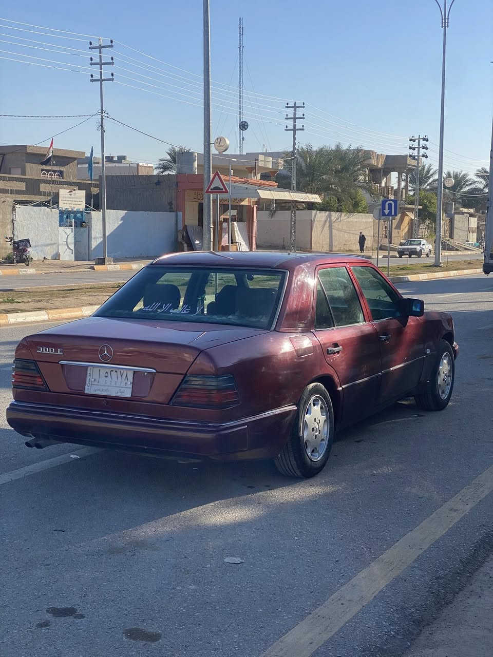 السلام عليكم🌹
مارسدس دب 300للبيع 

موديل 1993

السياره فول مواصفات

كشنات كهرباء

اربع جام كهربائي شغال

فتحه سقف

بريك abc

مكينه وكير vvt2500

تخم تاير جديد 

السياره صبغ عام لجماليه على ايدي صبغتها 

صدر خلفي امامي جديد

مازادت واشاير وبك لايتات كله جديد وشغال 

وبيها جان خياسات شويه من صبغتها سويتهن كلهن  

رقم ديالى شرط التحويل 

مكان السياره/ديالى-جلولاء

سعرها 58وبيها مجال

للاستفسار/***********
