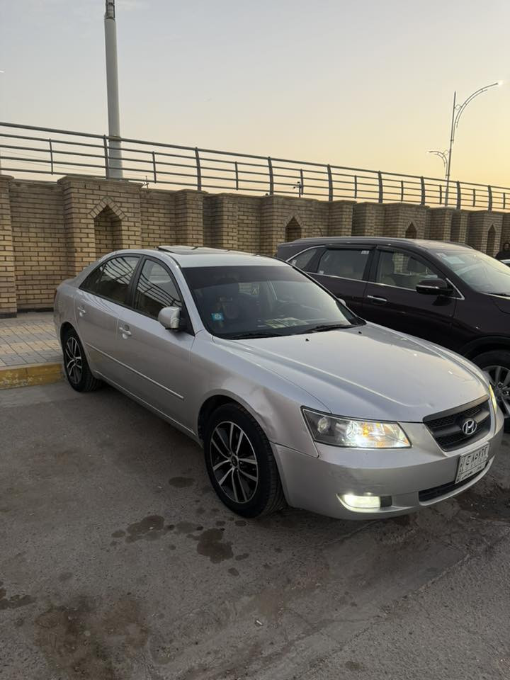 سوناتا 2008 خليجي
السعر 116 

محرك 2400 دوش المرغوب
رقم بغداد بأسمنا تحويل 
شاشة ام الكاربلي وكاميرا خلفيه
تحكم ستيرن جهتين
كروز سرعة
سلايد روف
بروجكترات
ويل كب رياضي 17 
منظومة عدسات لايت عالي ناصي
 شرط بيهه لايت يسوي الشارع نهار

حجر بيئه بلادي جديد
تخم تاير رياضي جديد 
بلكات فيتبم ادامة جدد
محرك وكير حاويه مبدلات
صدر امامي خلفي جديد
تبريد ثلاجه
مازدات جدد ومزروعلهن عدسات
السيارة مبولشه بالجديد ومسويلها حمام
كشنات مدوشمه 

السيارة بيهه صبغ قطعتين فقط
(باب خلف السايق وجاملغ خلفي اثر طخه دراجه )
شواصي لغد دواخل كفاله عامه 
وسونارهه موجود بالصور
مع العلم السياره صارلهه عدنا من 2009 لحد هاللحظه وبالعافيه على الياخذها

السعر 116
مكان السيارة بغداد المنصور
الشراي يتصل ***********
