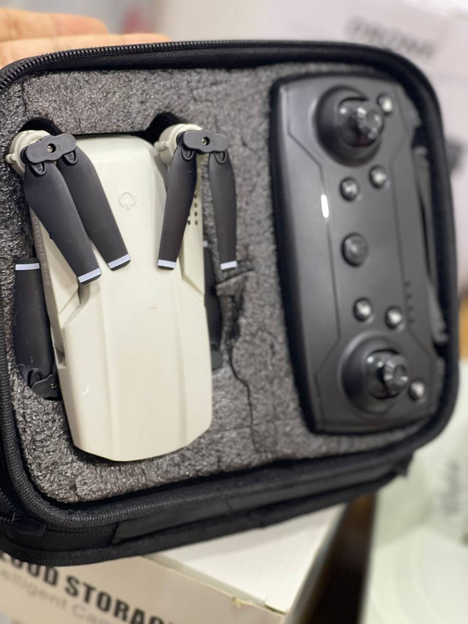 السلام عليكم عدي كراتي امزون الاكتروني
الكارتونه الوحده ب275 عدي بيهن تقريبا 6كراتين وهذا نموذج من بعض الكراتين وبيهن هواي ادرونات 
***********
مكاني شعله رحمانيه
