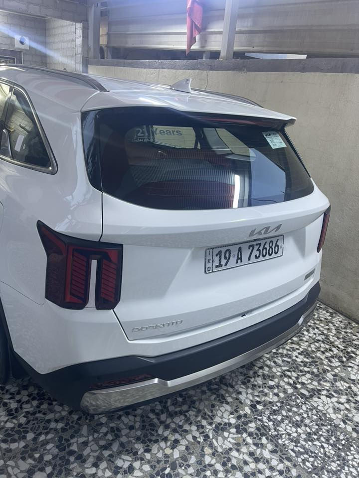 السلام عليكم
كيا سورنتوا موديل 2025 (6) سلندر خليجي
السيارة ضمان شركة كيا الدولية تبديل دهن مجاني السيارة حاليا ماشية 3860km زيروا على وضع الشركة .
ملاحظة : السيارة رقم كربلاء ذوي شهداء باقي سنة و8 اشهر يلا تتحول وكالة مباشرة مع المالك .السعر 320$وبيها مجال 
المواصفات
1- كامرات عدد 4 مع رؤية 360 درجة 
2-حساسات امامي + خلفي + جانبي + كراسي كهرباء 
3-نظام تشغيل عن بعد + تقدم للامام ورجوع للخلف بالريمونت
4-تبريد 3 قطع + تحذير خلفي مع الوقوف + قمارة حديد 
5-ناقل حركة 8 سرعات + ويل كب حجم 20 (كروم )
جام كهربائي نظام أمان + زجاج ملون + اضاءة ذاتية التشغيل 
6-الدواخل مطعمة بالأسود اللامع والألمنيوم + داتا شو 
وباقي المواصفات المعروفة مال السورنتوا .
7- الكشنات مغلفة جلد اصلي وايضاً الأرضية مفروشة جلد .
# مكان السيارة كربلاء المقدسة (***********)
