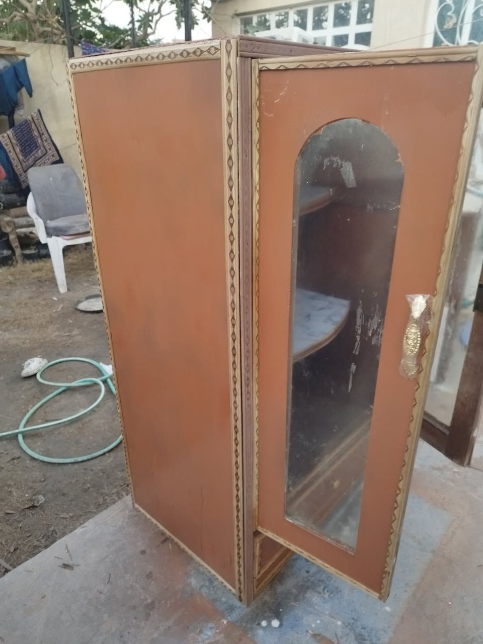 يا الله كنتور بابين خانتين وبوري تعليك ملابس وجرار بسعر 55 الف وثاني كنتور او كلشي يرهم ازغر منه شويه 3 خانات وجرار ب 45 الف مكاني ابو غريب ***********  ***********
