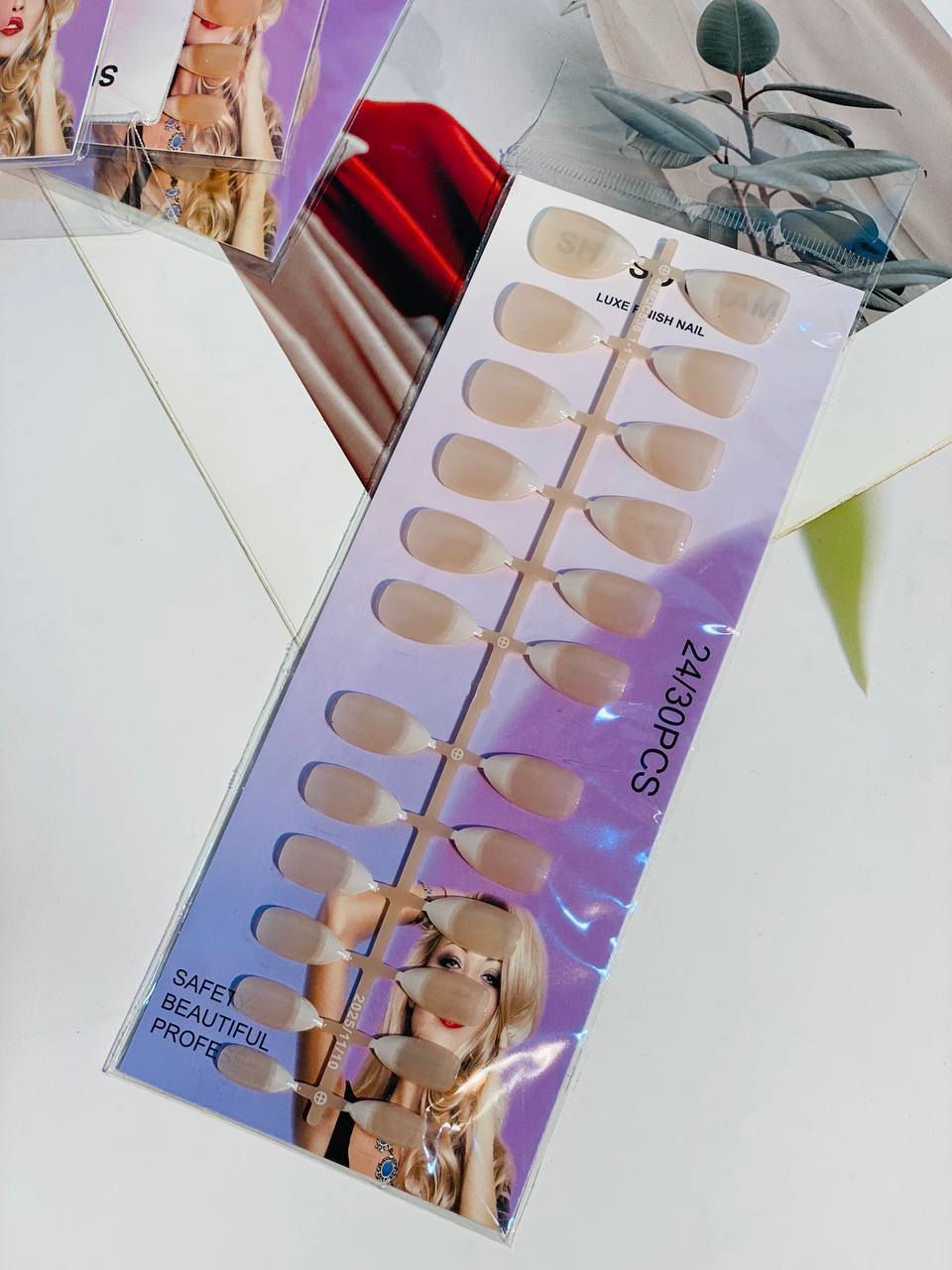 أظافر أكريليك جاهزة بأعلى جودة وفخامة! ✨💅 مظهر صالونات التجميل صار بين إيديج وبدقائق معدودة وبدون أي تعب! 🥰💖
المحتوى:
إذا تحبين أظافرج تكون دائماً مرتبة وأنيقة وبإطلالة طبيعية وراقية، وفرنالج هالمجموعة المميزة (Luxe Finish Nails) اللي تجمع بين السهولة والجمال! 🌸✨
📌 شنو المميز بهالمجموعة؟
 ستيكر لاصق مجاني مع كل علبة: يعني تركيب سريع وسهل وثبات ممتاز بدون ما تأذين أظافرج الطبيعية. 👍🔥
 ألوان ودرجات تجنن: متوفرة بعدة ألوان ودرجات نود ساحرة (الوردي الناعم 🌸، البيج الكلاسيكي 🐚، التدرجات اللحمية الدافئة ☕، والفرينش الراقي 🤍).
 العدد والمقاسات: العلبة تحتوي على (24 قطعة) بمقاسات مختلفة لتناسب شكل أظافرج تماماً وتطلع طبيعية 100%. 💯👌
 قوة ولمعان: مظهر أكريليك قوي ولامع يدوم وياج ويقاوم الحركة اليومية. 💪✨


**إذا كنت صاحب هذا الإعلان وتريد حذفه لأي سبب، رجاءا أرسل رسالة إلى الدعم الفني**
