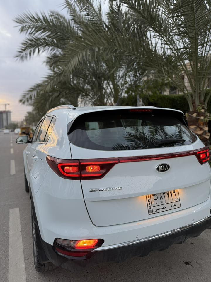 السلام عليكم 
سبورتج 2020 وكاله كيا الدولية  
مكفوله سياره من صبغ وبارد /كير ومكينه ع وضع شركه
حساسات امامي خلفي 
داخل عسلي ( جلد و مخمل)
تحكمات جهتين 
يدات نيكل 
محرك 2000 ( دوش)
شاشه اندرويد   
نظام ترحيب 
مري كهرباء 
تبريد امامي خلفي 
انضمه قيادة ايكو نورمل سبورت 
سيارة مال بيت 
مكاني بغداد الكرخ 
سعر 203 بيها مجال بسيط 
***********

