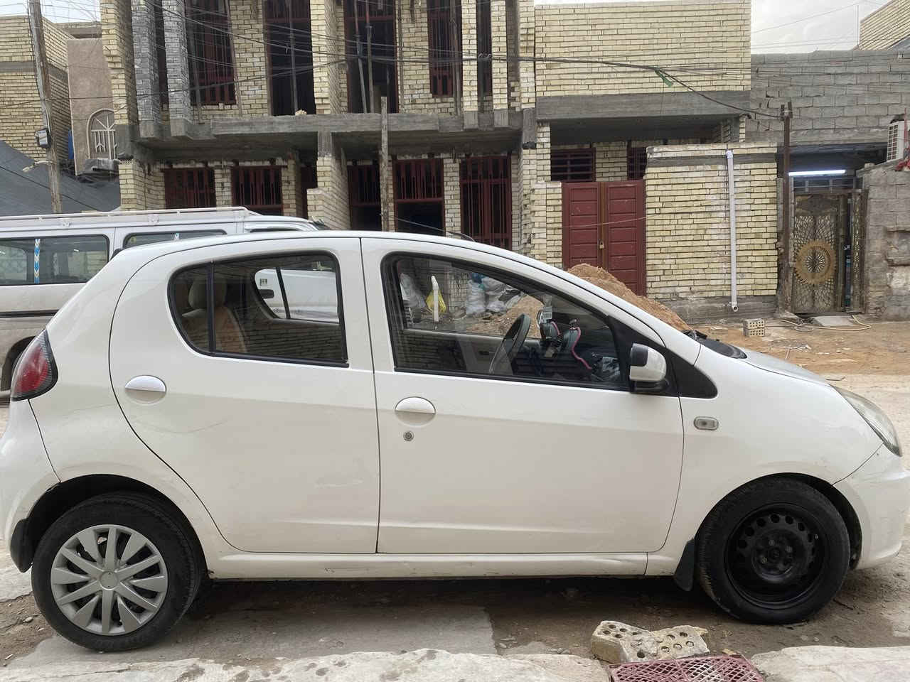 للبيع جيلي باندا موديل ٢٠١٣
ماشية ٧٨الف 

السيارة حلوة ونظيفة استخدام نسائي

تبريد يخبل 

كير ومكينه خير من الله

شاشة اندرويد 

كاميرا خلفية

داش كام 

بيهه ملاحظات بسيطة موضحة بلسونار 

شرط التحويل 
العنوان بغداد حي اور قرب فلكة صباح الخياط
السعر ٥٢ وبيهه مجال للشراي 

للاستفسار ***********
