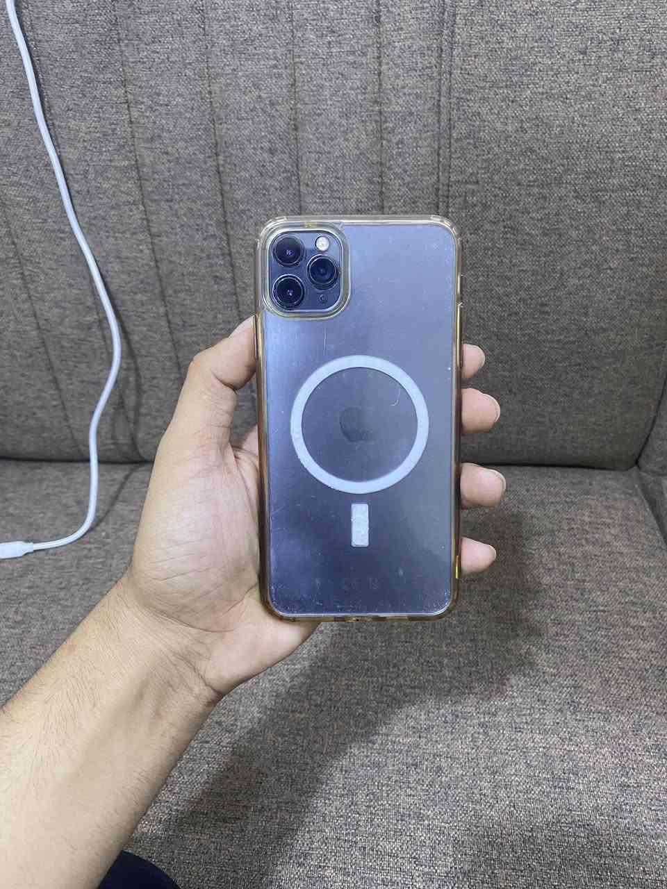 ايفون 11 برو ماكس ✅ مبدل شاشه فقط اصليه وكاله تقره 3 خطوط ✅ بطاريه 65 بلاديه وماتصرف يعني شحن طبيعي  ✅ ذاكره 256 ✅ الجهاز  يخبل و نضيف شخط واحد مآبي ✅ السعر 300 ✅ مكاني كربلا ✅ ***********
