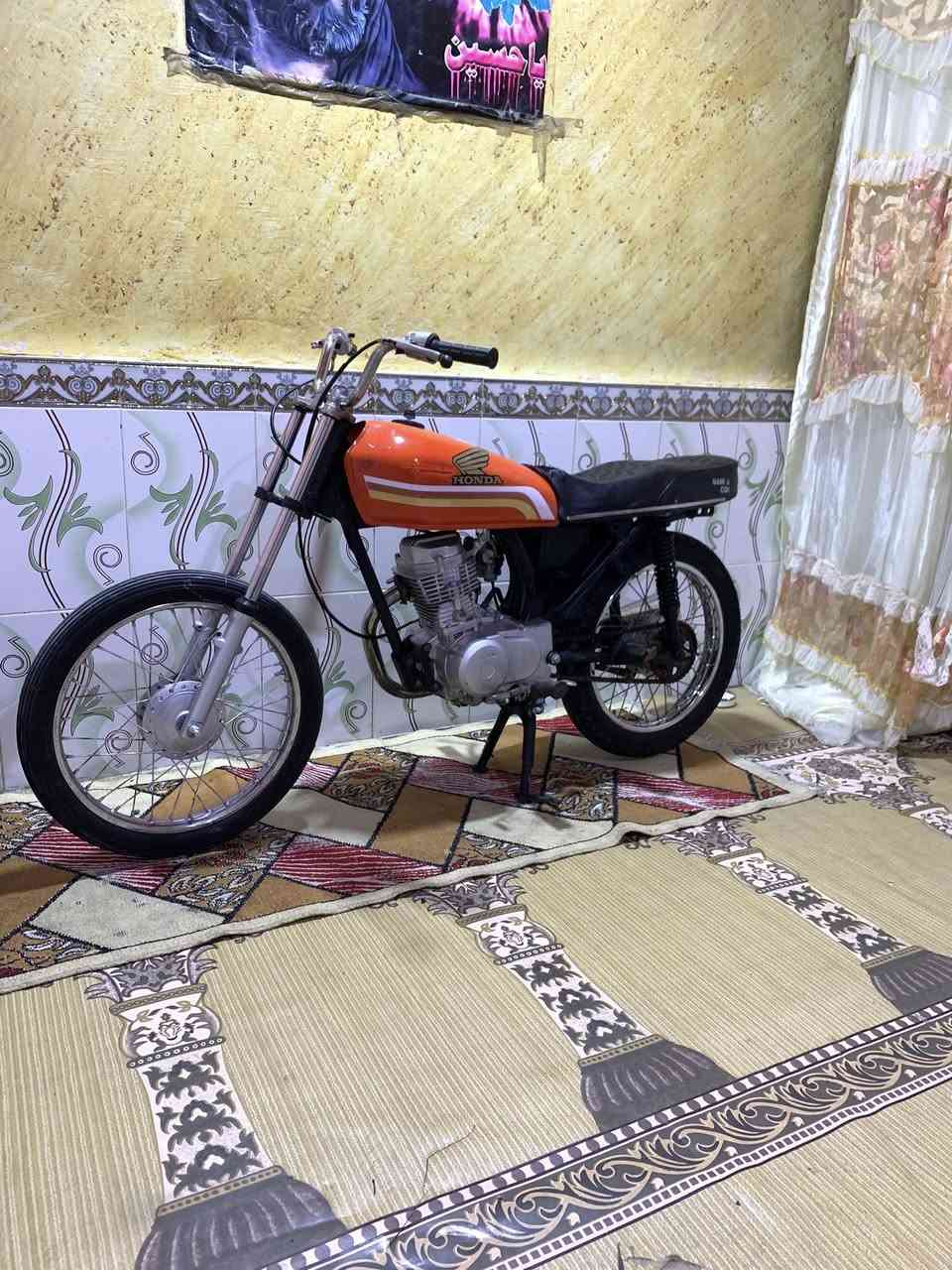 السلام عليكم دراجه للبيع نام ايراني ادوات مكاني بصره القبله سعر الدراجه 425 وبيها مجال ***********
