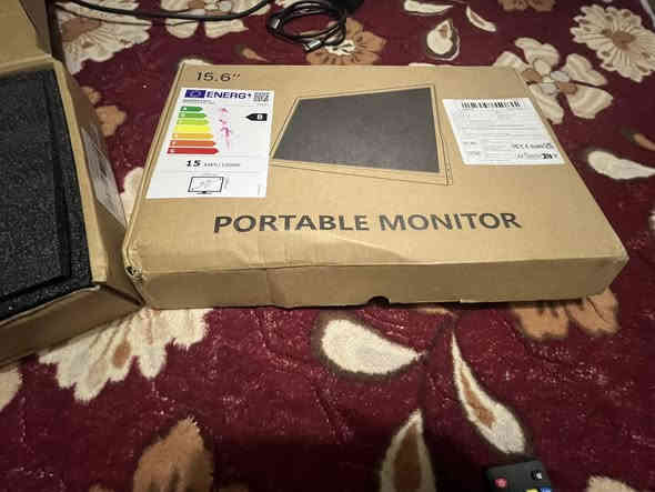 شاشه حجم 15,انج شحن 
تعمل بطاقة 12 فولت 
منفذ رام فلاش جدي ستلايت يشتغل 
منفذ hd 
تدعم البث الرقمي الأرضي t2
السعر80 
المكان ديوانيه ***********
