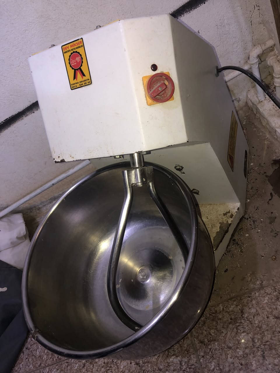 تتوفر ……..👨‍🍳

عجانه (خلاط عجين ) ترهم للبيت وللمخابز
نظيفه..
وحديثه..
وتعمل على (الوطنيه +المولده)..
حوض مالتها زين مناسب وسط
السعر  350 الف …. 
التواصل ***********
