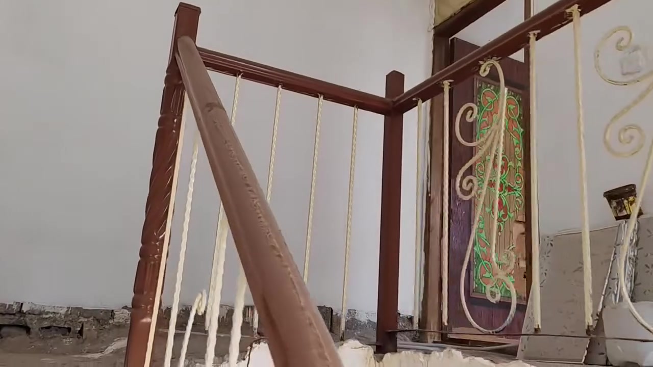بيت للايجار مساحه ٧٠متر ركن
مدخل الجسر الكيات طابقين ركن ع ثلاثه شوارع وع ساحه جديد مرتب جاهز عائلة صغيره فقط 
***********
