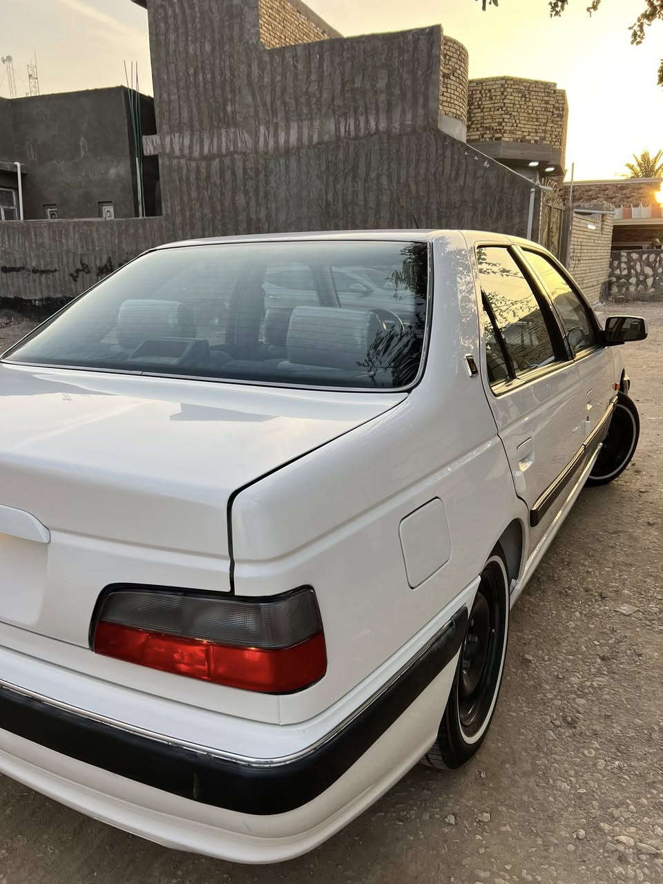 السلام عليكم بيجو بارس 2004 اصل فرنسي مو ايراني السياره كفاله من الحادث فقط بيها صبغ قليل ماشيه 84 محرك كير تبريد تخم تاير كهربائيات حدادية شرط تراي زيرو رقم بغداد بأسمي سنويه وهزه جديده السعر 64 وبيها مجال شي بسيط رجاءا اخوتي الي ما تعجبه لا يعلق ربي يرزقه الافضل منها لان السياره متعوب عليها وصناعه فرنسي رقم الهاتف ***********
