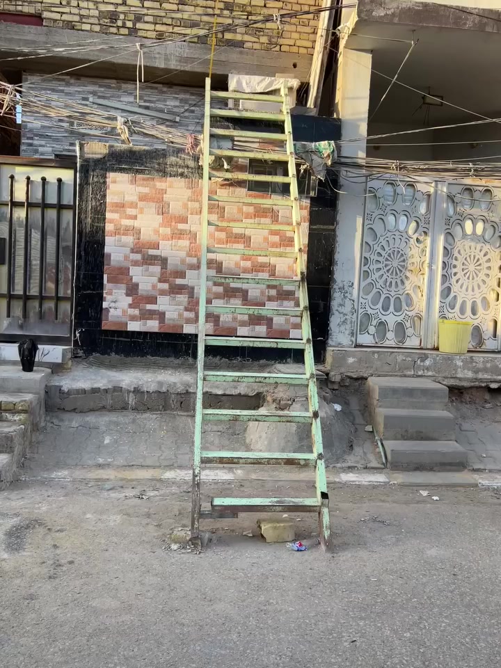 سلام عليكم درج حديد للبيع السعر 100 وبي مجال ***********
