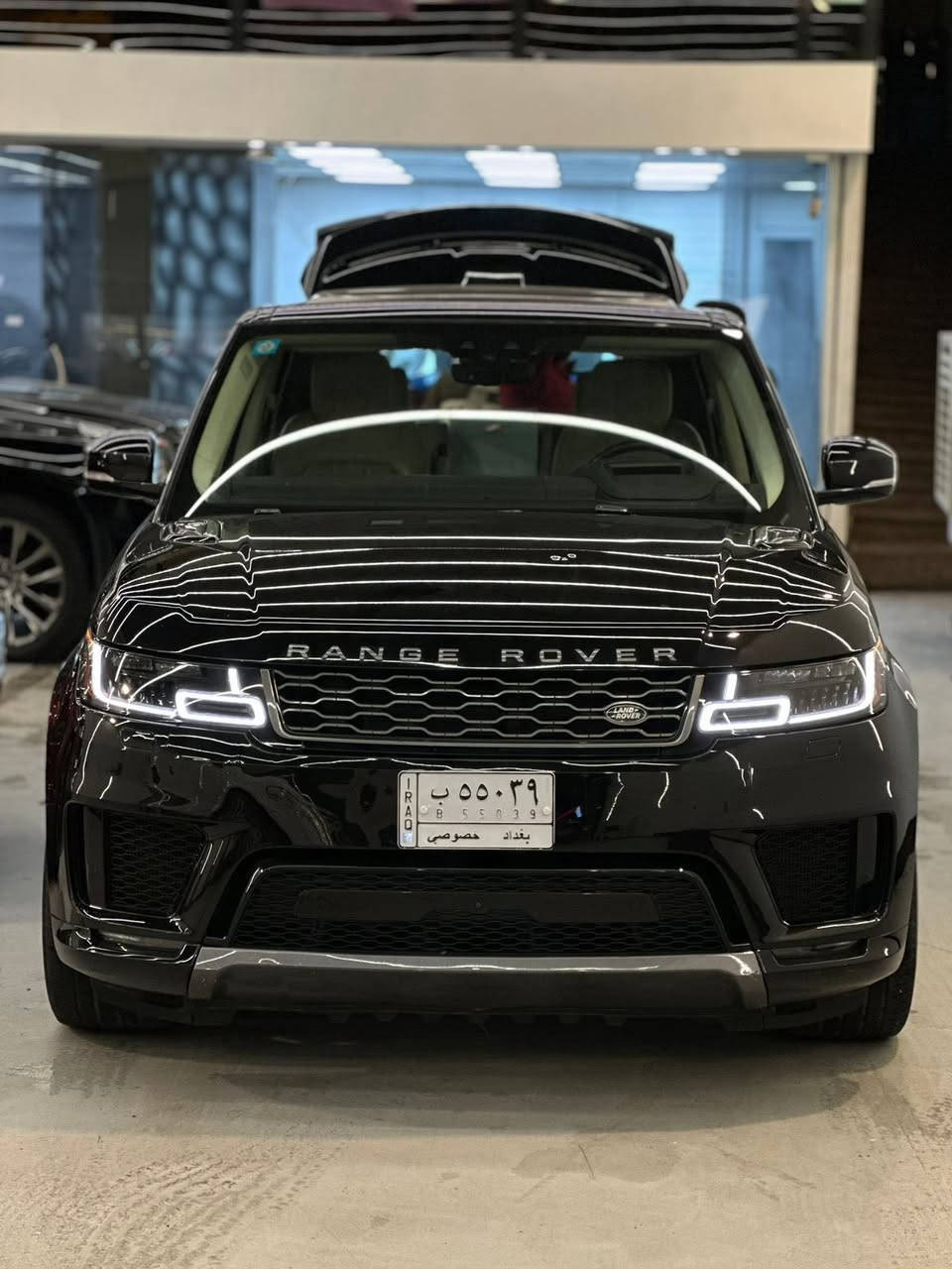 رانج روڤر
موديل ٢١ 
ماشيه ٤٥ميل. 
جاملغ خلفي فقط صبغ بدون دواخل بدون ايرباك 
فول مواصفات لل اخير
 بنوراما
 بيبان شفط 
دوس شفط  
داتشو  ٥ 
كامرات توقف ذاتي  
٩حساسات  
سته سلندر 
انجينيوم  كفاله عامه كير مكينه حداديه 
السياره مناقصها برغي و شكلها مرعب السياره بلحقيقه احلا من الصور 
السعر 46.5  و بي مجال
***********
