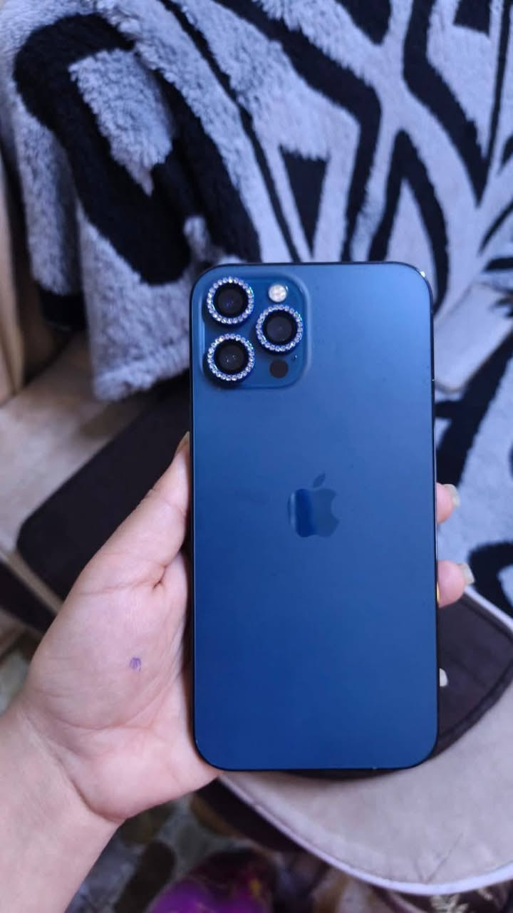 السلام عليكم ايفون للبيع بيع مستعجل ***********
