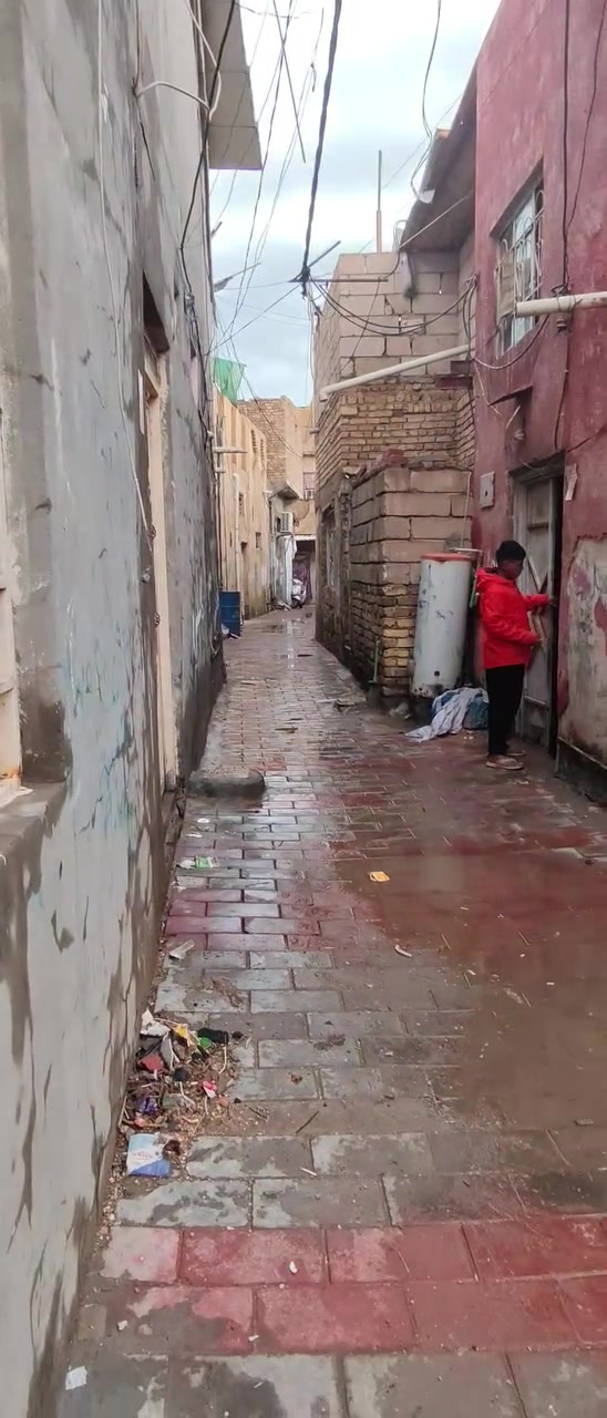 ياالله سلام عليكم بيت. للبيع او  الايجار 150 متر طابوصرف
العنوان طويريج داخل السوك محلة سيدحسين
بيت مرتب وحلو للتفاصيل اكثر اتصل
*********** مختار الاسدي الاسدي 
*********** وسام ال كميش 
مكتب  مكتب سما الفردوس للعقارات
