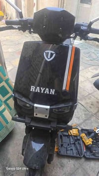 وحش الكون بس باتري واحد كاعد بيهن للبيع صارلها عندي ٣ أشهر للتواصل 077...