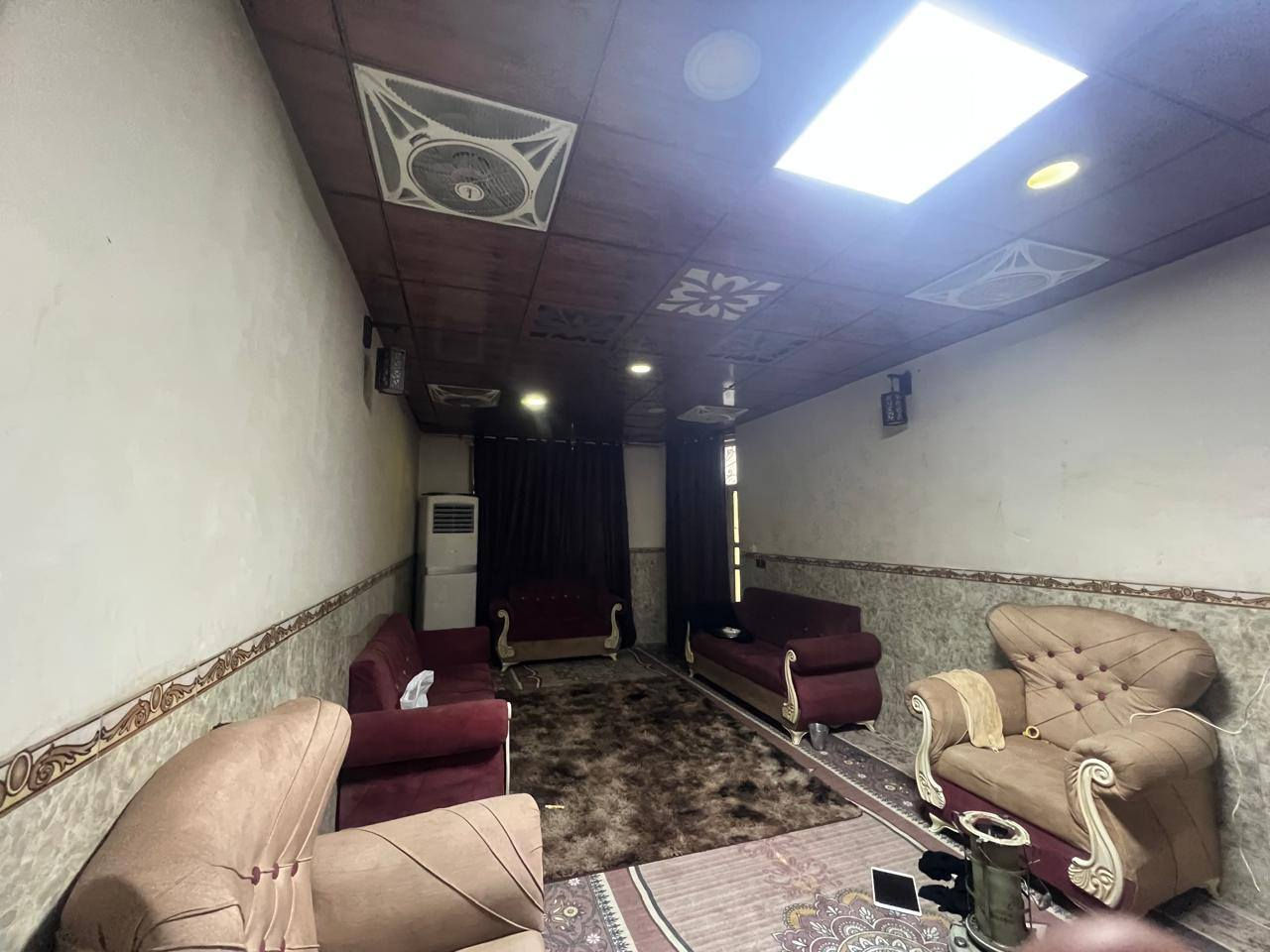 سلام عليكم اخوان بيت للبيع في منطقت التئميم
400 م حديقه جبيره +محلات 3 طرمه عدد 2 حمام 1 تواليت 3 ستقبال جبير غرفه عدد 2 بيت كامل سيراميك ارضيه البيت كامل بس جيب غراض وتكعد الستفسار 📞 *********** اتصال
