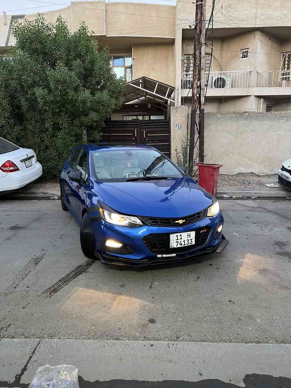 السلام عليكم بعد اذن الادمن
شوفر كروز ٢٠١٧ فئة RS اصل فول مواصفات وارد امريكي مكينة ١٤٠٠ تيربو حادثها الصفحة اليمنة بابين و جاملغ 
السيارة جاهزة من جميع النواحي و عليها سيرفس كامل حتى جك انجن ماكو 
مواصفات السيارة 
داخل جلد ابيض 
فتحة سقف 
تدفئة كشنات 
شاشة كبيرة ابل كار بلي و كامرة دوارة 
مثبت سرعة 
كير اوتو ٦ نمر مو سيفي تي 
السيارة شادلها محرك قبل ٤ اشهر او ٥ اشهر 
محرك جديد مال ٢٠١٩ النسخة المحسنة الي الشركة حلت بيها مشكلة كسر البستم بسبب الدوانز … ماشي اقل ال ١٠ الاف كيلو 
و ممشى السيارة الحالي ١٤٠ كيلو حقيقي 
صدر امامي جديد بالاضافة الى صدرها الامامي القديم مال الشركة بعدة موجود و مابي شي بس اني احب اعتني بالسيارة 
السيارة نهائياً مملعوب بكهربائياتها ولا بيها نقص برغي واحد 
تايرات امامية جديدة و خلفية بحالة جيدة جداً صدرها الخلفي ممتاز بأختصار السيارة جاهزة من جميع النواحي شغل و اطلع وين متريد و بهالشارب 
فقط نواقص جداً طفيفة نتراهم عليها من تجي و بيك خير و ادلل 

سعرها ٨٧ و بيها مجال اكيد 

رقمي ***********
