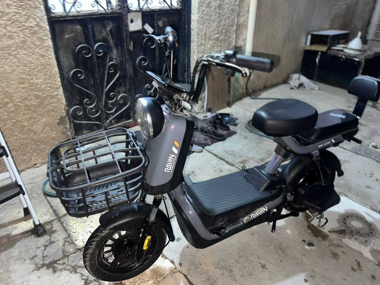 السلام عليكم شباب 

درجه شحن شركه ريان 3سرع 

بطاريات جدد بعدهن بلكارتون 

مصار لهه هواي من اشتريتهه 

بطاريات ليثيوم 

السعر 300 وبيه مجال كلش قليل 

العنوان بغداد البياع سويب 

للاستفسار*********** اتصال 
واتساب ***********
