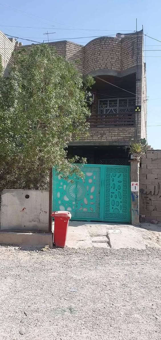 بيت للبيع مكانه العبيدي الرئاسه شارع جامع الإمام علي مساحته ١٠٨ ٦في١٨ ثلاث طوابق مقابيله تشجير بيت زراعي ركن بصفه سكله 
للتواصل *********** او مراسله
