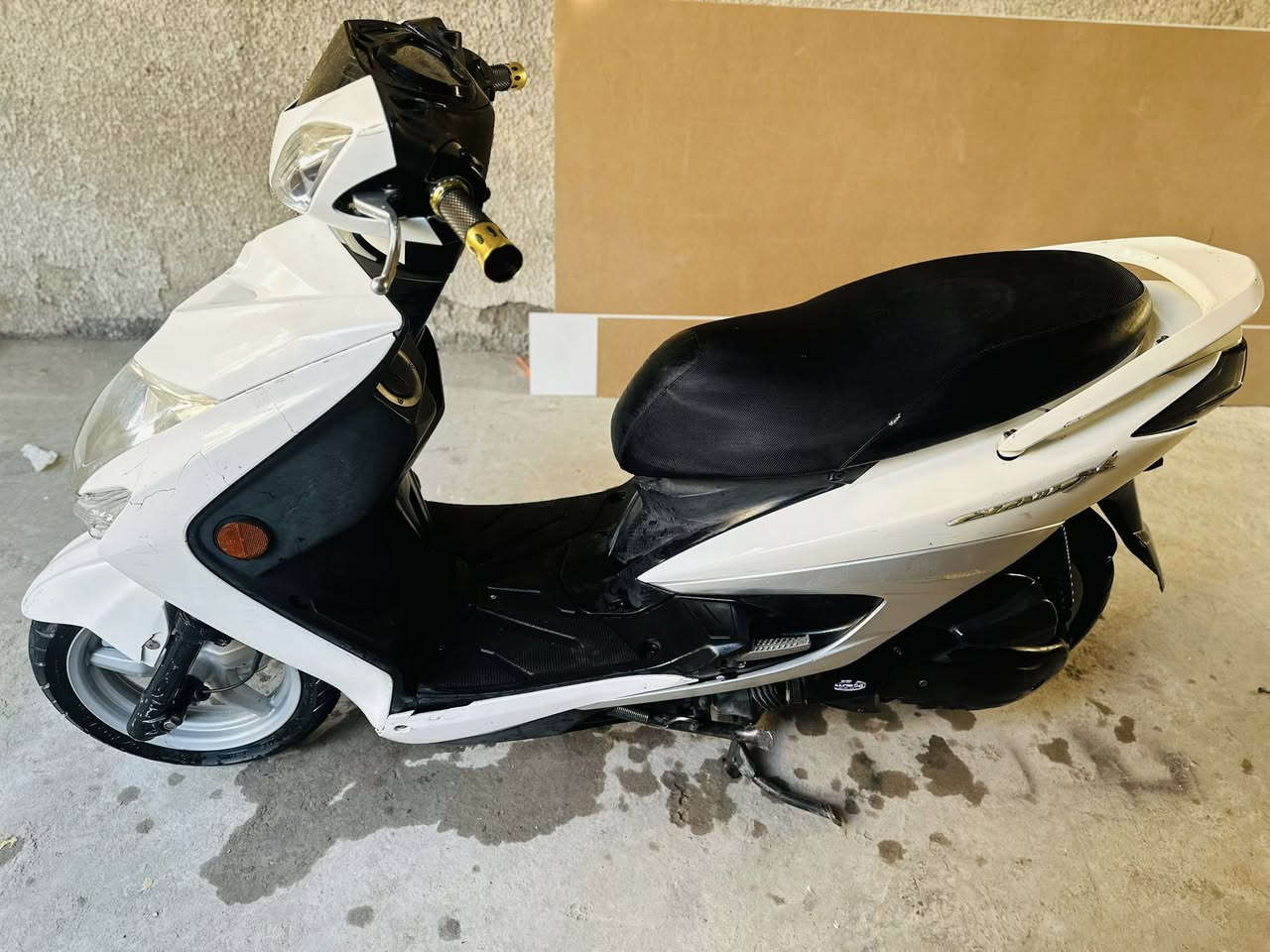 السلام عليكم سكنز لد للبيع محرك مكفول كفرات بلادي السعر1150 اوبيه مجال حك الجيه التواصل خاص او الرقم
***********
