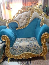 "تخم ونص جديد، السعر 550 ألف، وبيه لمجال تواصل واتساب 07704343114