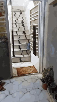 بيت للبيع ١٠٠م مربع ركن ع شارع طابقين العنوان البلديات المعسكر قرب ابو...