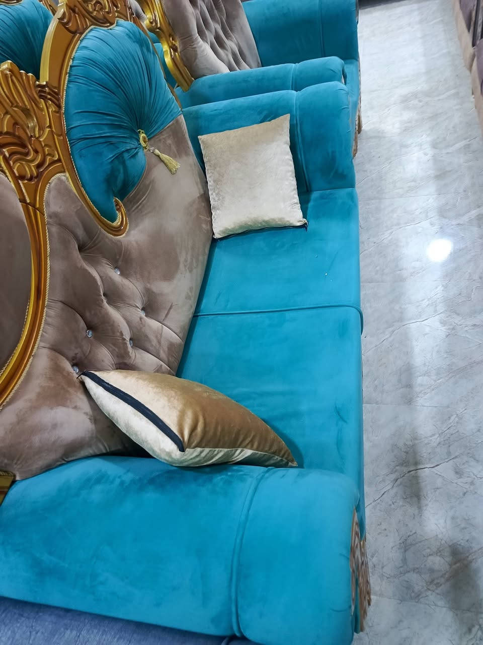 اخت جديد غراض منزلي 
غرفه نوم تركي ضخمه 8 قطع


**إذا كنت صاحب هذا الإعلان وتريد حذفه لأي سبب، رجاءا أرسل رسالة إلى الدعم الفني**