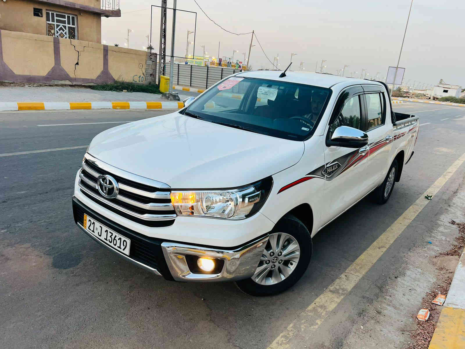 سلام عليكم ورحمه الله للبيع تيوتا هيلوكس ناصي 2024 مكفولة المسافة المقطوعة 40 الف شركة / ساز /فول اوتو تحويل أو وكالة رقم شمالي السعر 305 السيارة جديدة مكانها واسط الصويرة هاتف ***********
