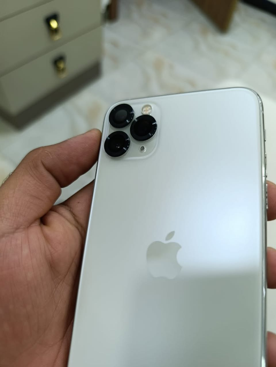 السلام عليكم 
ايفون ١١ برو ماكس ذاكره ٦٤ و بطاريه ٨٠ 
الجهاز ما مفتوح ع وضع الشركه 
لا خلل ولا صيانه 
بدون ملحقات جهاز فقط 
للبيع مكاني بغداد البلديات 
السعر /٣١٥ وبي مجال 
الرقم /*********** 
تحياتي 🩵
