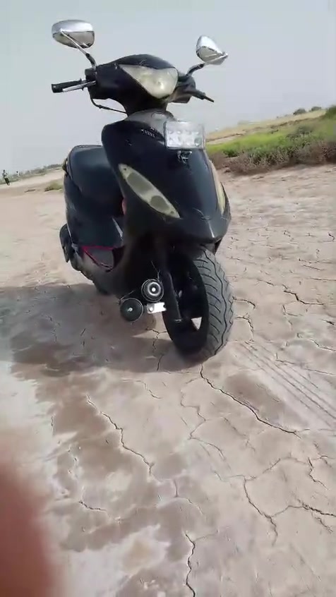 سلام عليكم دراجه جيفور البيع وعلي دراجة جديدة وعلي ربع واحد ماتصرف علية لايتات جديد سلف جديد كشن جديد هورن جديد وعلي مآل جناي ترايك وين ماكان تواير جديدات سعر خاص دك وتدلل بيع مستعجل هاذة رقمي للتواصل ***********
